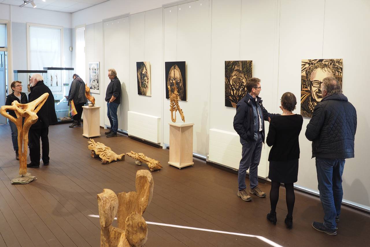 opening tentoonstelling Friedie Kloen en Sasha Zuidam Tavenu expositiegebouw Maasland 2